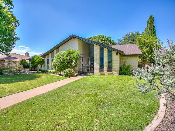 3rd image of 2906 Briargrove Ln