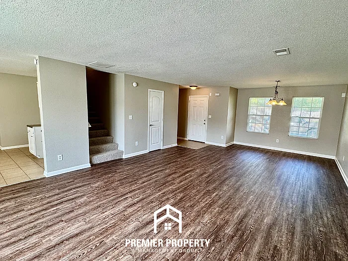 2506 Boxford Ln — Photo 2