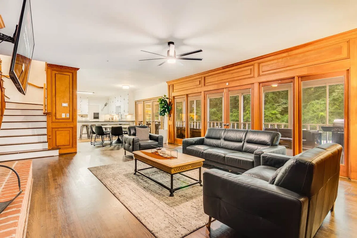 6 bed, 4.0 bath, 5694 sqft, $11,999 — Photo 2