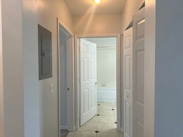 2 bed, 1267 sqft, $2,400 — Photo 4