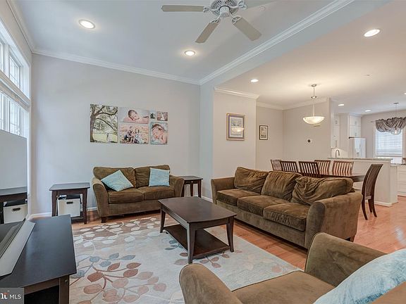 3rd image of 411 Ashford La