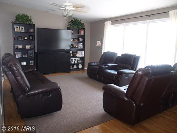 4th image of 10908 Carlton Dr