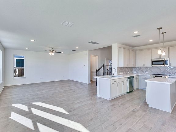 4th image of 517 Bobcat Creek Dr