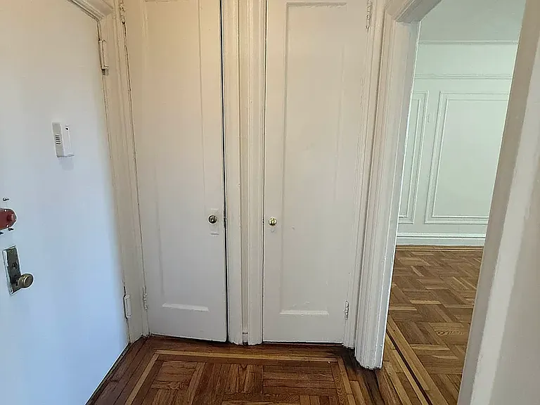 1240 Sherman Ave #5B — Photo 6