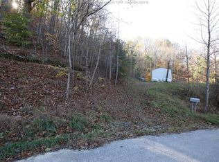 20 Upper Rambling Hills Rd, Elkview, WV 25071