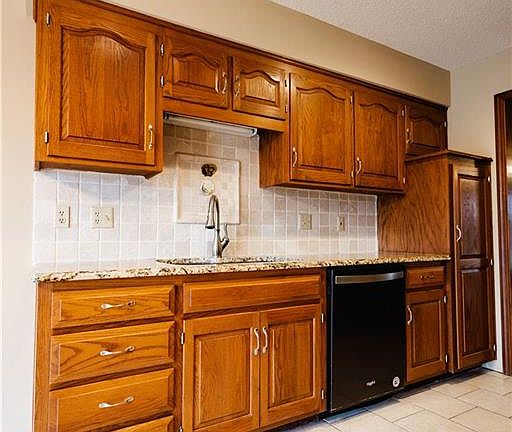 5th image of 3902 Eastgate Dr