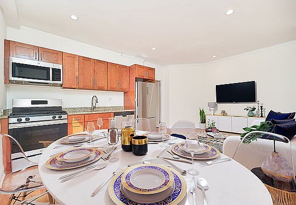 4th image of 3850 Broadway #53
