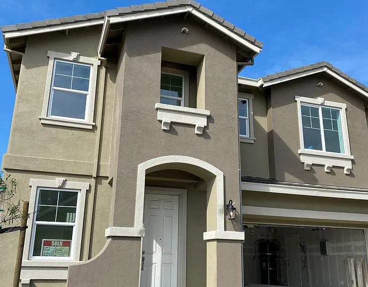 477 Trillium Ct — Photo 2