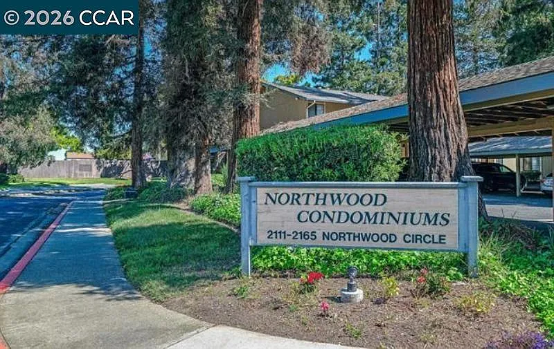 2 bed, 870 sqft, $2,600 — Photo 2