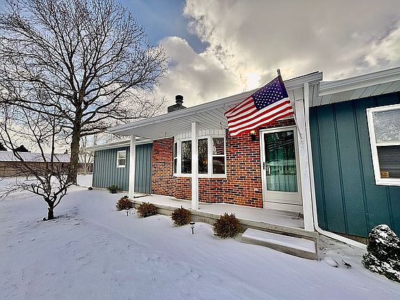 3rd image of 3903 Moonlight Ln