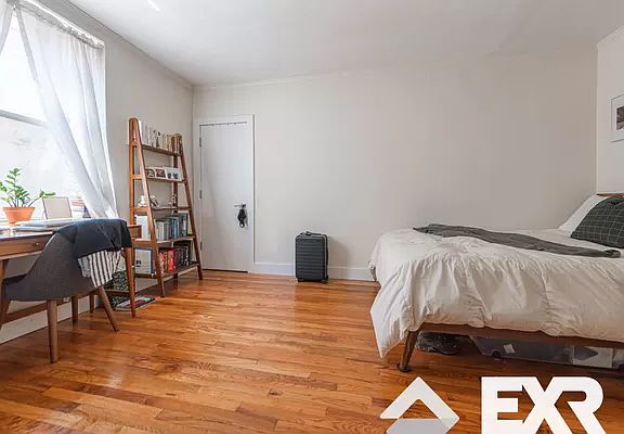 3rd image of 218 New York Ave #4