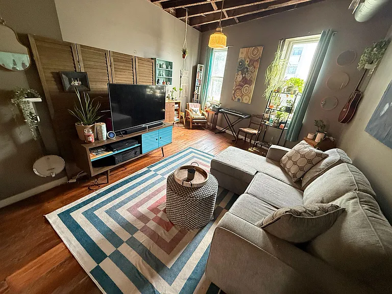 209 W Girard Ave — Photo 3