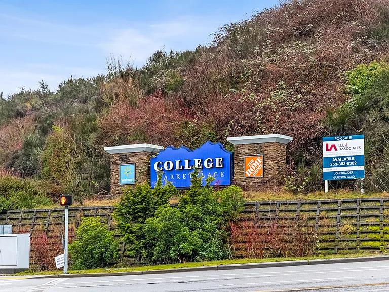 The Landing at College Marketplace — Photo 10
