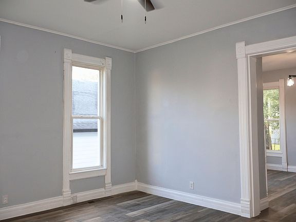 5th image of 404 S Clark St