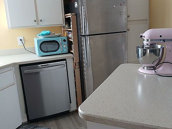 3rd image of 2460 Merrman Dr
