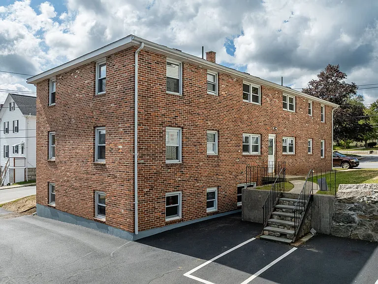 Quarry Stone Apartments — Photo 6