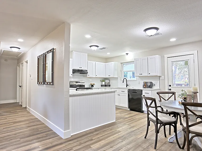 704 Natchez River Cir — Photo 6