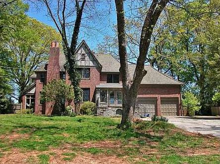 3rd image of 850 Holly Dr