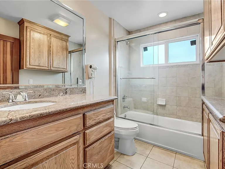 165 S Roosevelt Ave — Photo 24