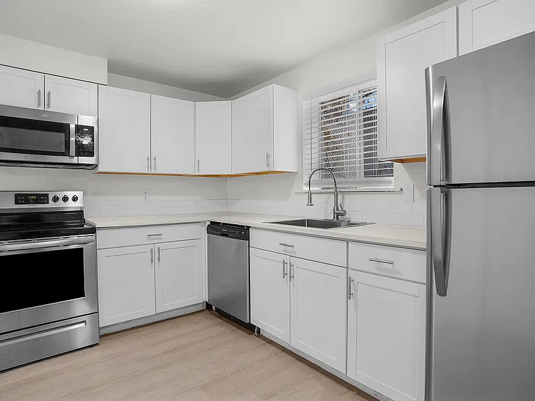 White Pines Apts — Photo 4