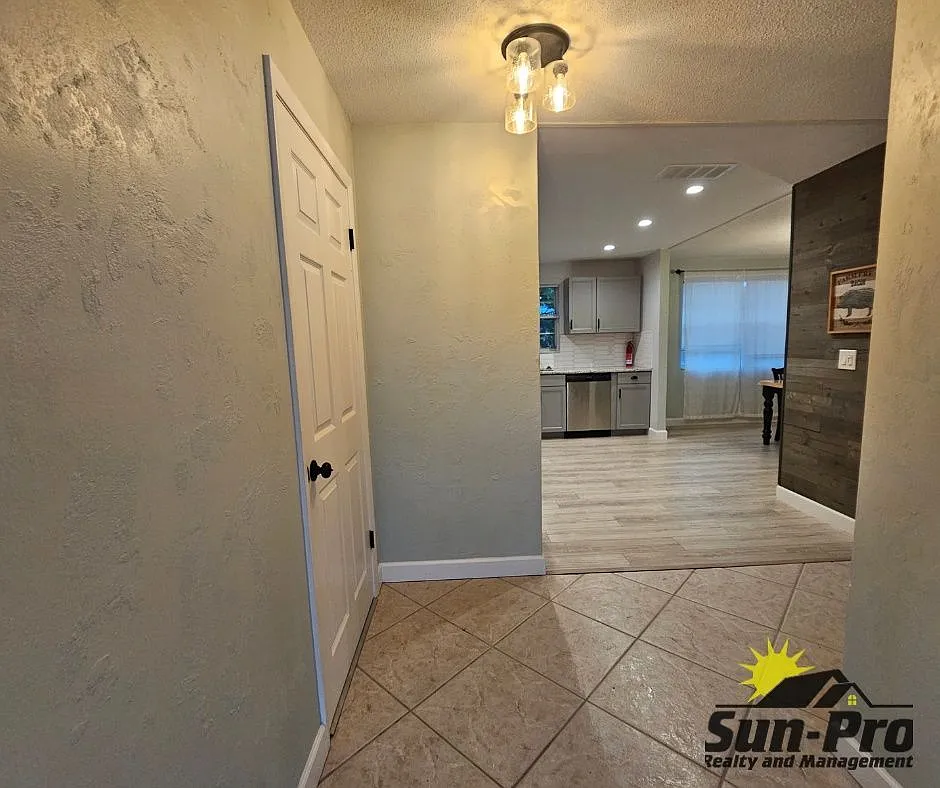 3 bed, 2.0 bath, 1541 sqft, $2,295 — Photo 3