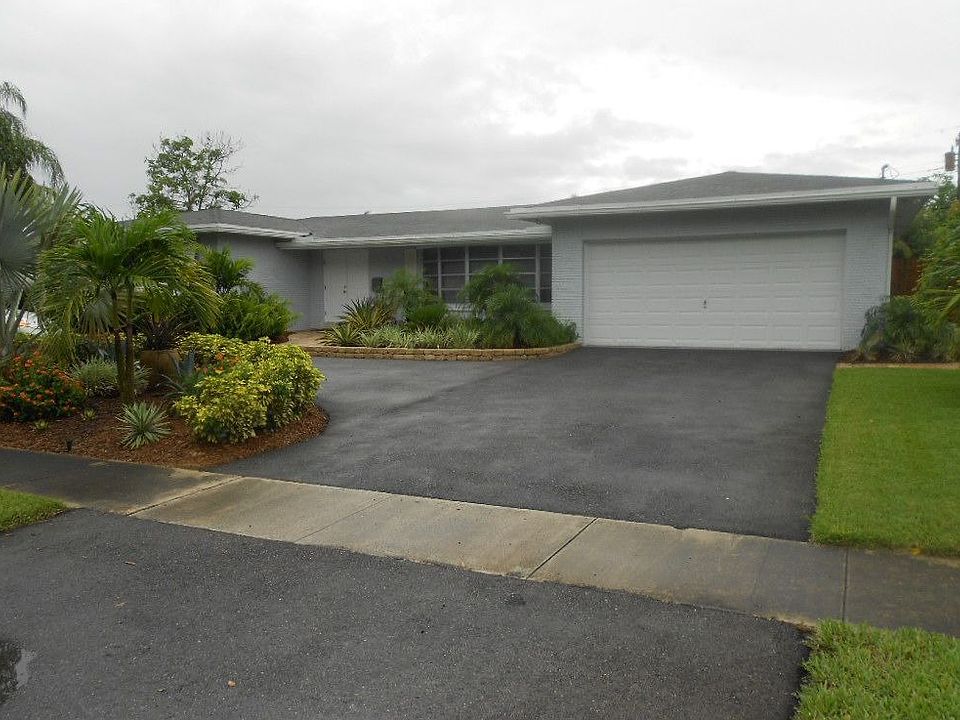 1st image of 421 SW 55th Ave