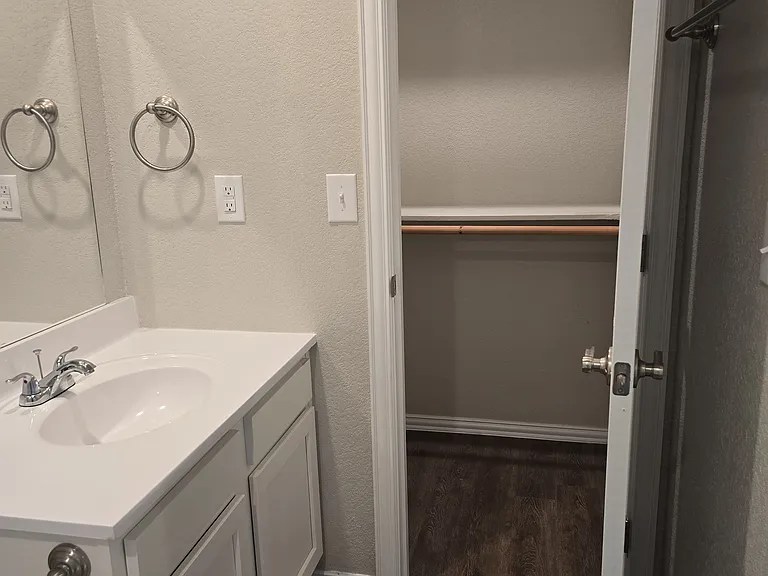 509 E McCurtain Ave #509 — Photo 10