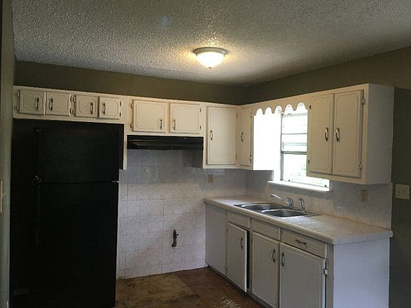 2nd image of 3505 Daytona Ave