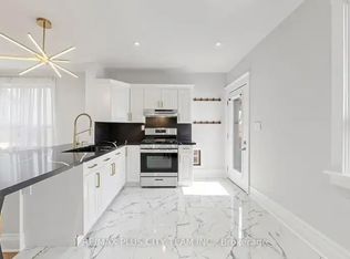 402 Woodbine Ave #1A, Toronto, ON M4L3P6