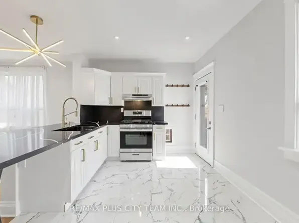 402 Woodbine Ave #1A, Toronto, ON M4L 3P6