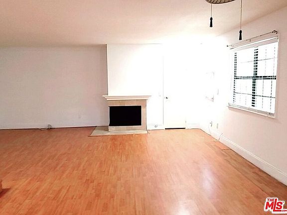 3rd image of 698 S Berendo St APT 202