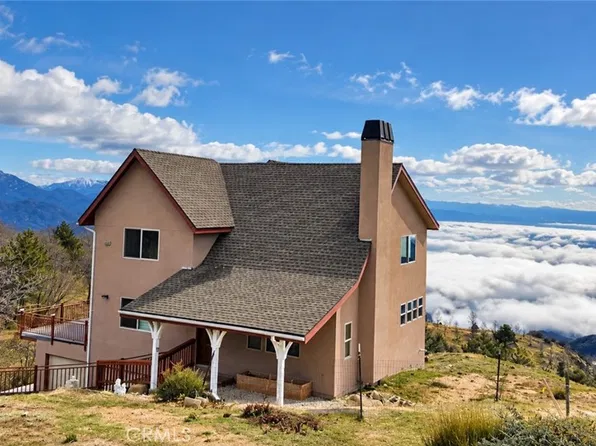 30539 Holly Dr, Running Springs, CA 92382