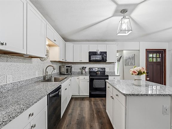5th image of 2830 Hill Rd