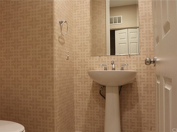 4th image of 2750 E Oak Hill Dr Unit 8
