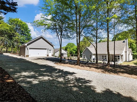 5th image of 838 Old Thompson Mill Rd
