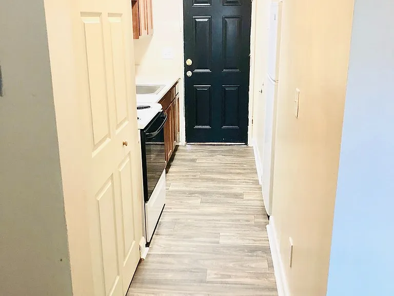 1744 Lyle Ave — Photo 8