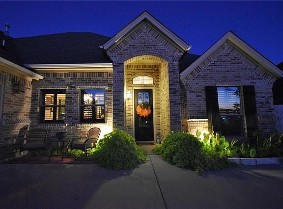 3rd image of 3929 Palomino Dr