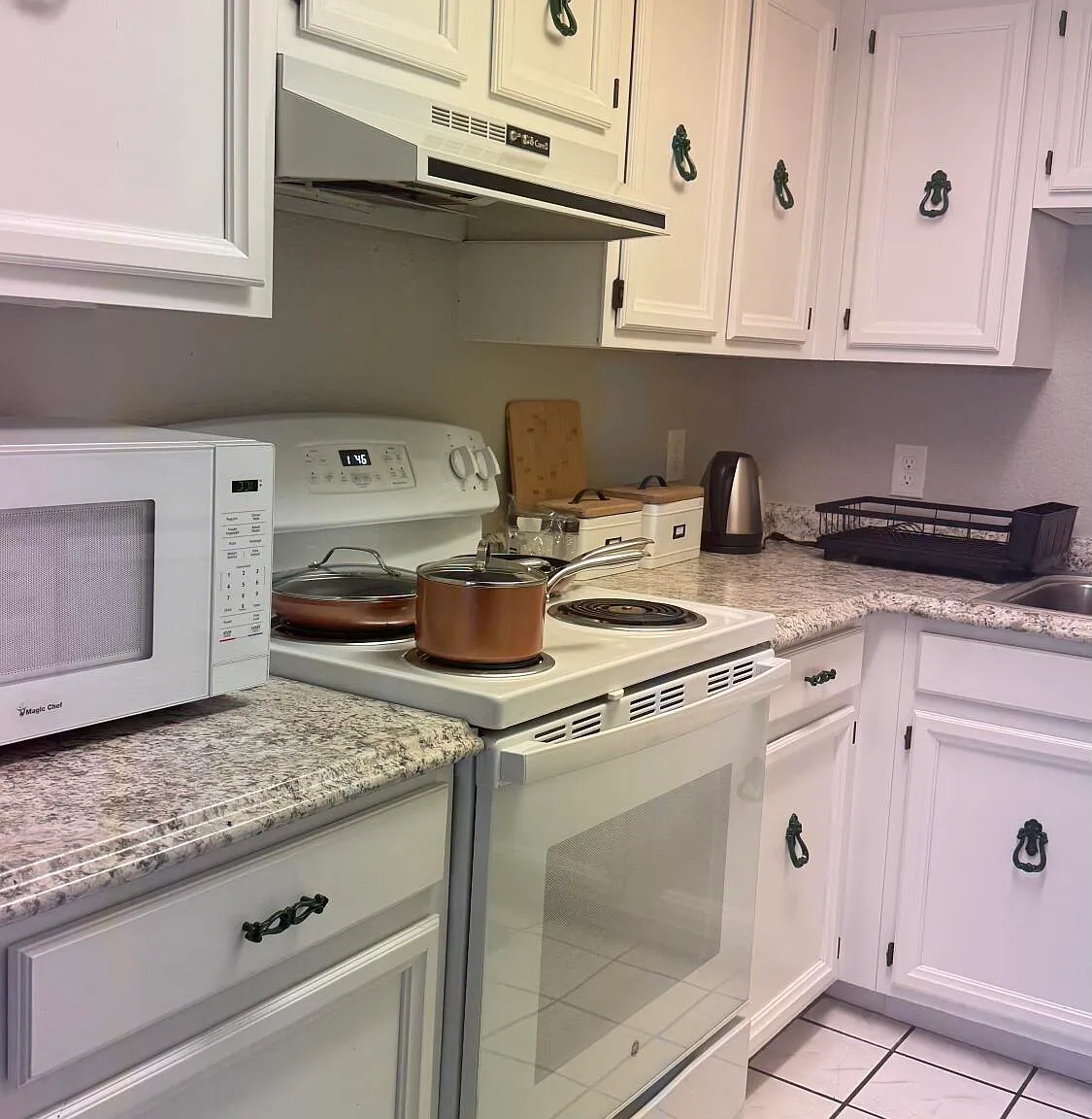 2 bed, 1.5 bath, 851 sqft, $1,599 — Photo 3