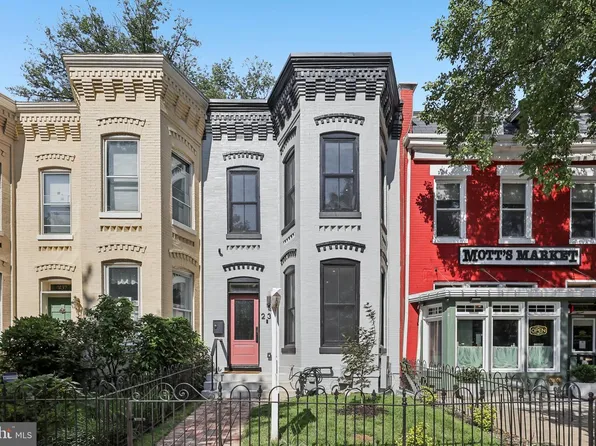 235 12th St SE, Washington, DC 20003