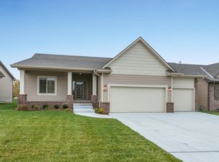 907 W Threewood Ct, Andover, KS 67002