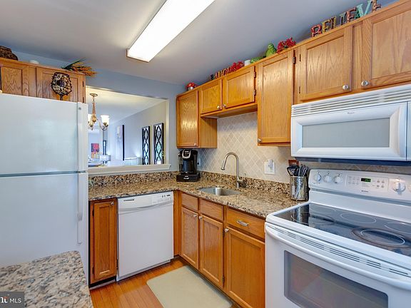 5th image of 5945 Dungeness Ln