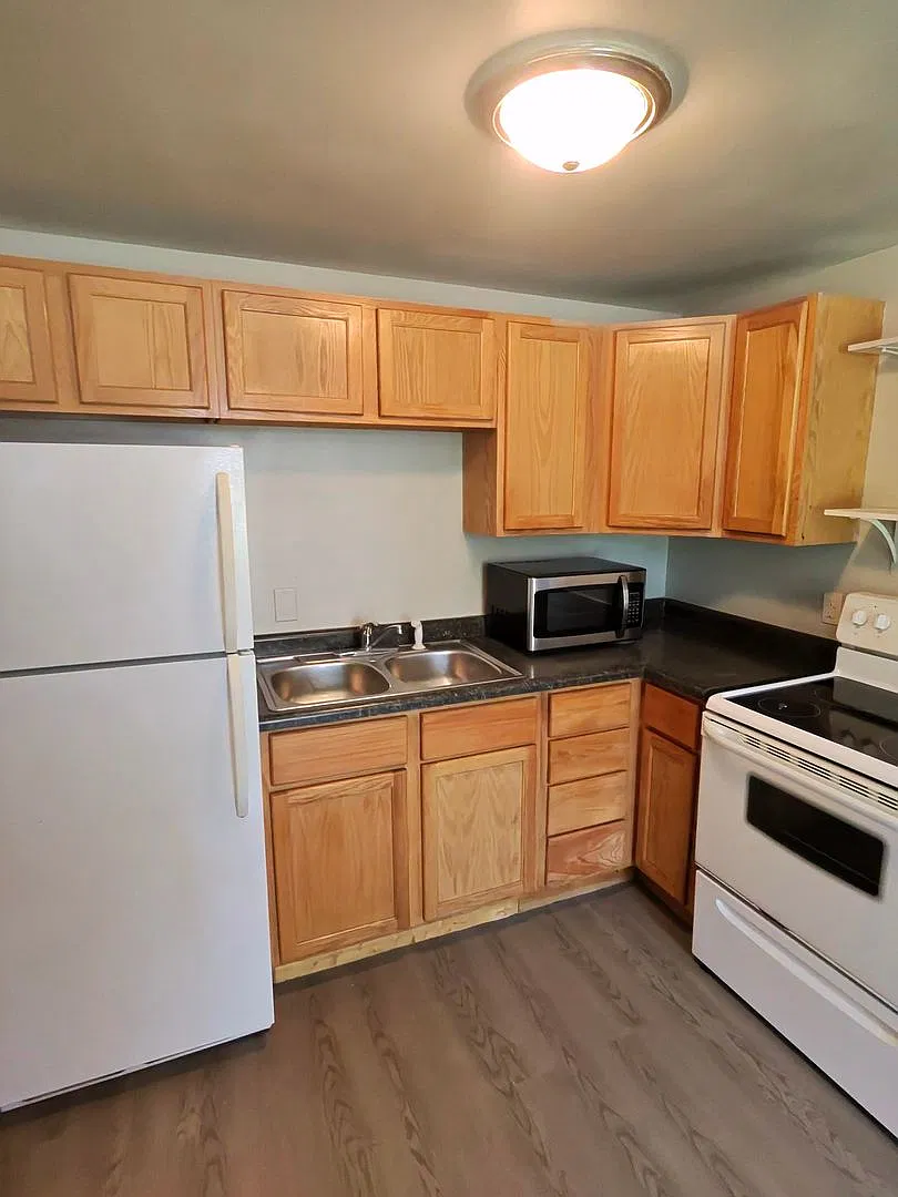 1620 E Grand Ave — Photo 1