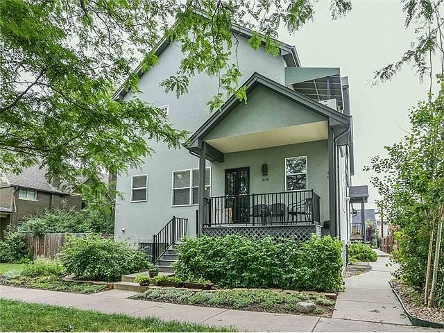 Front unit from street (available unit is middle unit)