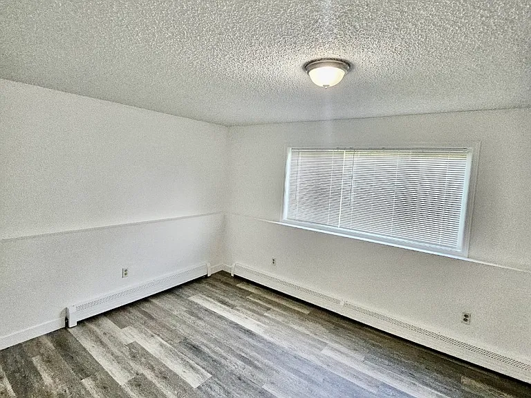 941 E 46th Ct #D — Photo 6