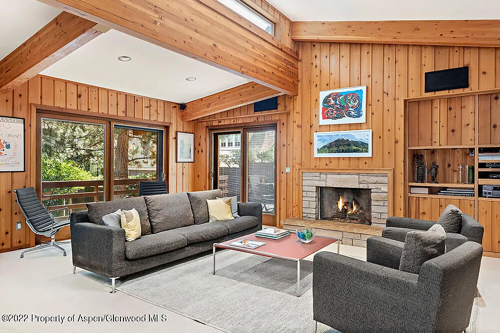 3 bed, 3.0 bath, 1928 sqft, $25,000 — Photo 1