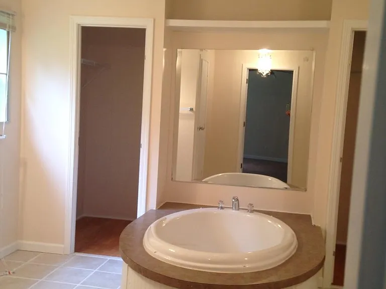 soaking tub