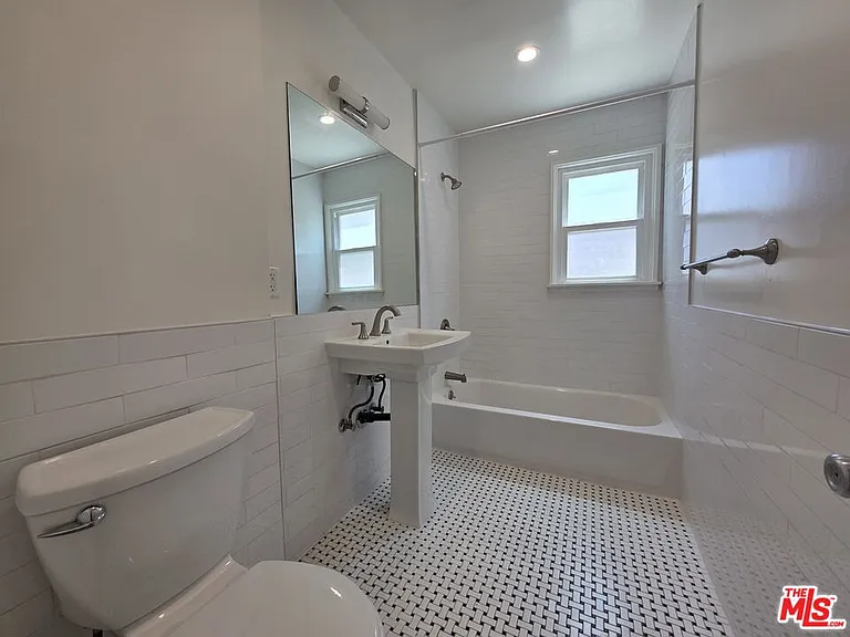 102 Gaviota Ave #106 — Photo 30