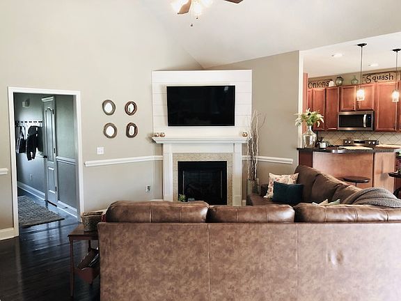 5th image of 78 Thistledown Cir