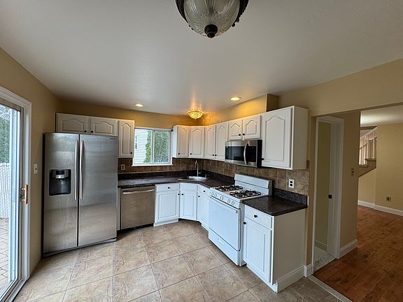 5th image of 51 Salamander Ct
