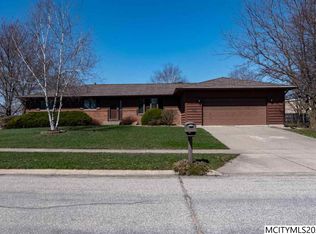 1 Briarstone Ct, Mason City, IA 50401